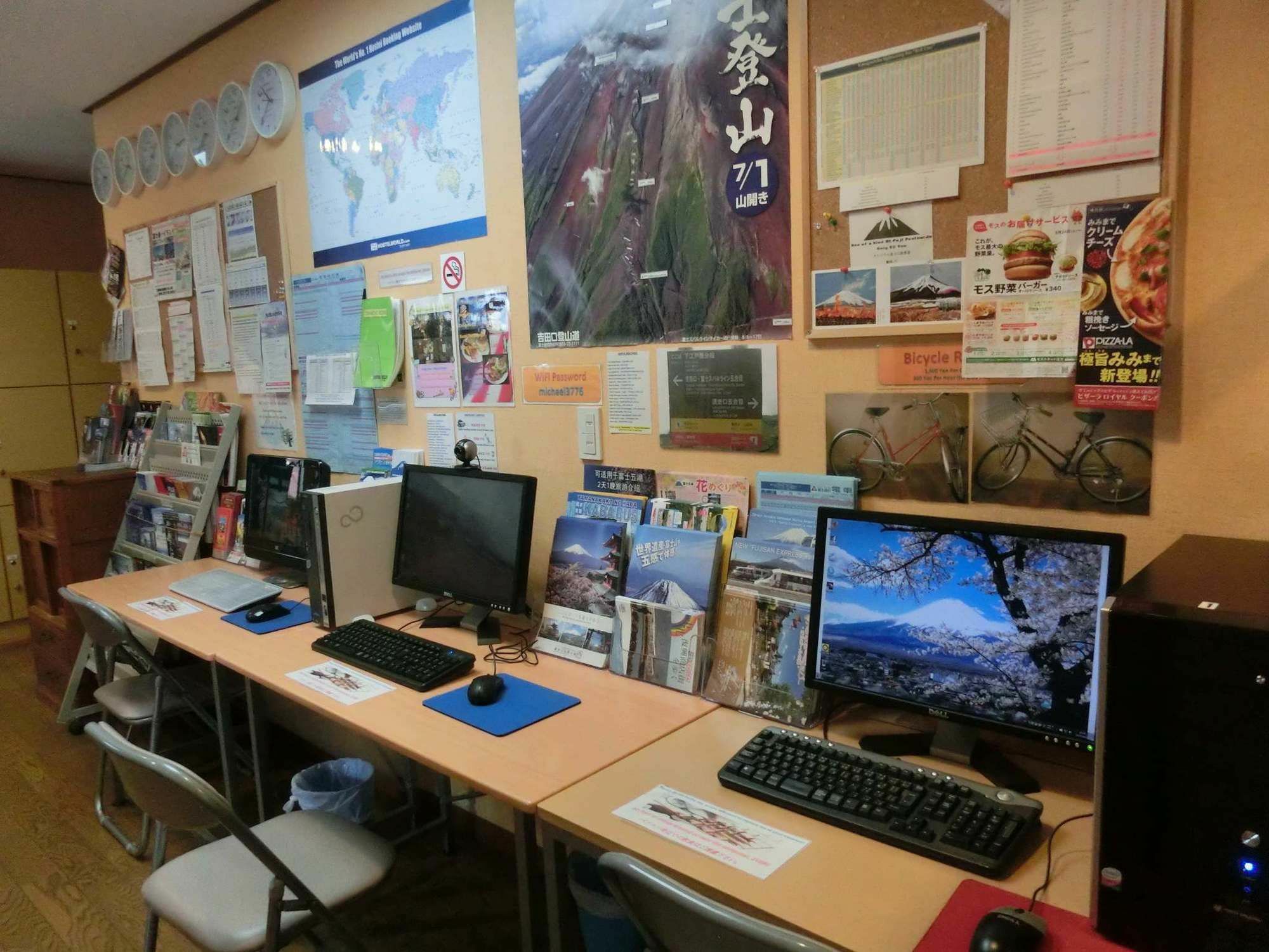 Mt Fuji Hostel Michael'S Фудзиёсида Экстерьер фото